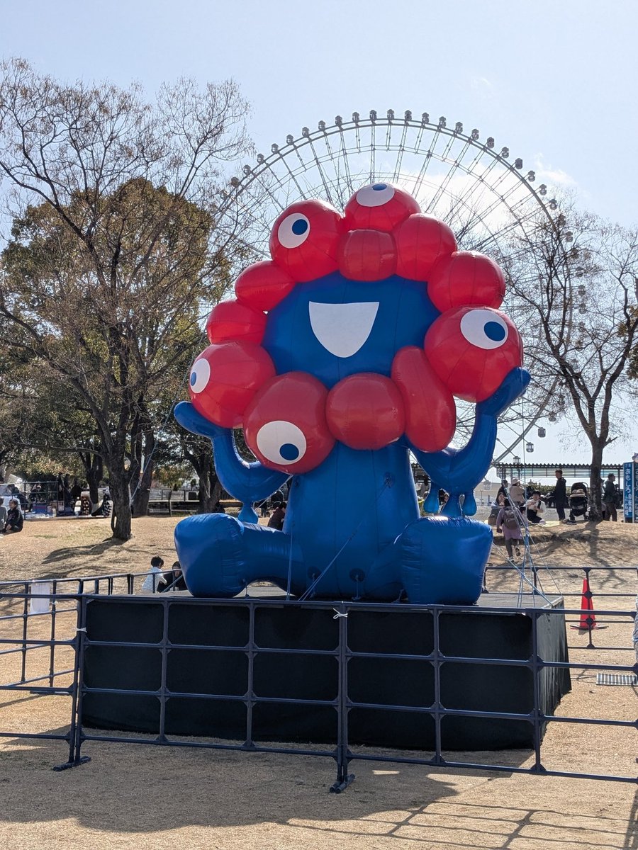 hanimusic's tweet photo. 何も考えず通りすがりにササッと撮ったらOSAKA WHEELが後光のようになってて
#ミャクミャク #万博記念公園 https://t.co/osQ8v99ECs