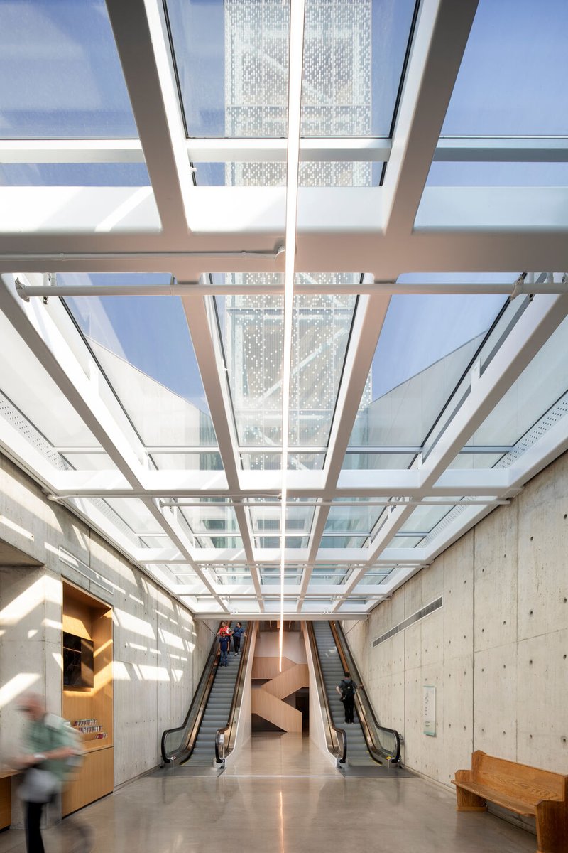 worldarchitects's tweet photo. #WorldBuildingOfTheWeek – Lemay’s Welcome Pavilion at Saint Joseph’s Oratory embeds into Mount Royal, expressing “humility rather than assertion” through its illuminated carillon.
https://t.co/s64ucK3EWu
📸 Adrien Williams
#waoficcial #SaintJosephsOratory #Lemay https://t.co/WnQ96eyNvi