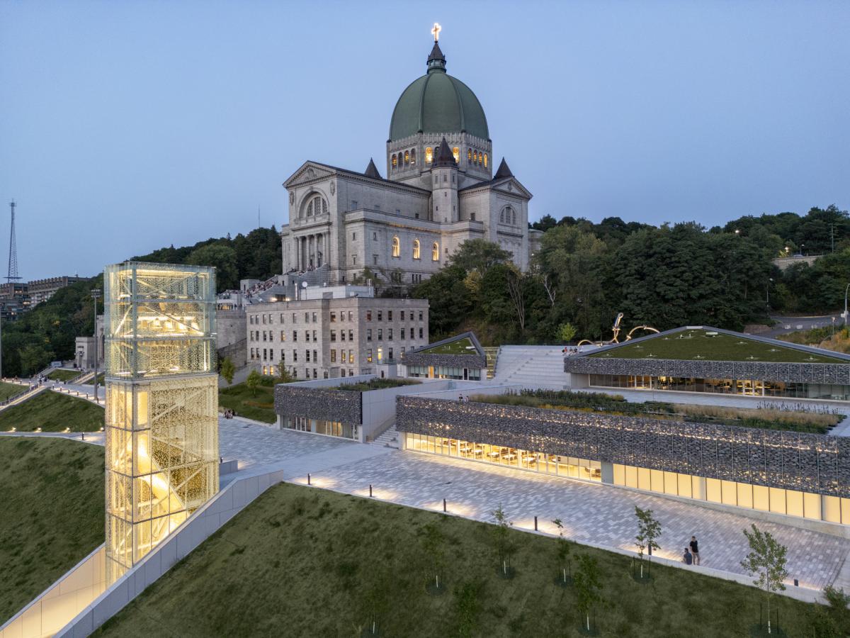 worldarchitects's tweet photo. #WorldBuildingOfTheWeek – Lemay’s Welcome Pavilion at Saint Joseph’s Oratory embeds into Mount Royal, expressing “humility rather than assertion” through its illuminated carillon.
https://t.co/s64ucK3EWu
📸 Adrien Williams
#waoficcial #SaintJosephsOratory #Lemay https://t.co/WnQ96eyNvi