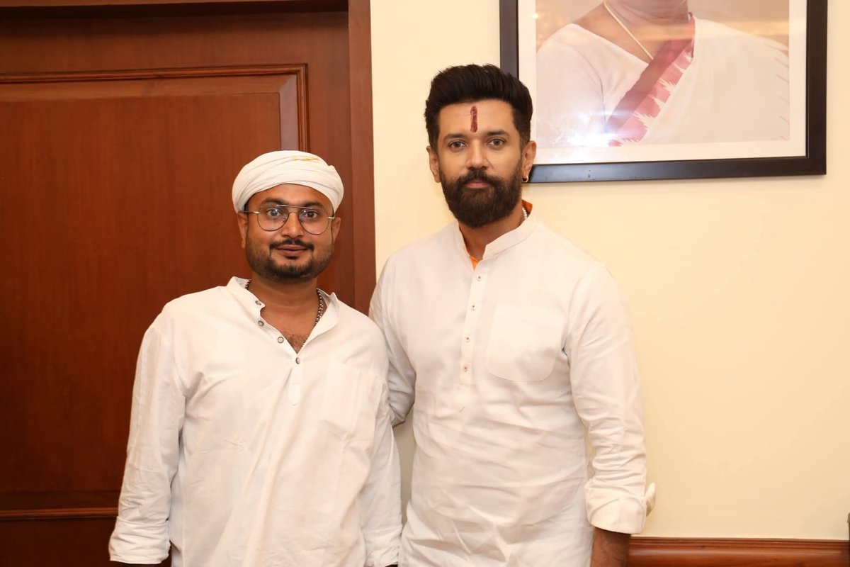 युवा लोजपा (रा) के बिहार प्रदेश उपाध्यक्ष अमन सिंह जी की सड़क दुर्घटना में निधन अत्यंत दुखद है।
ईश्वर दिवंगत आत्मा को प्रदान करें साथ ही शोक संतप्त परिजनों को धैर्य प्रदान करें।
<a href="/iChiragPaswan/">युवा बिहारी चिराग पासवान</a> <a href="/LJP4India/">Lok Janshakti Party (Ramvilas)</a> <a href="/VedpandeyLJP/">Ved prakash pandey</a>