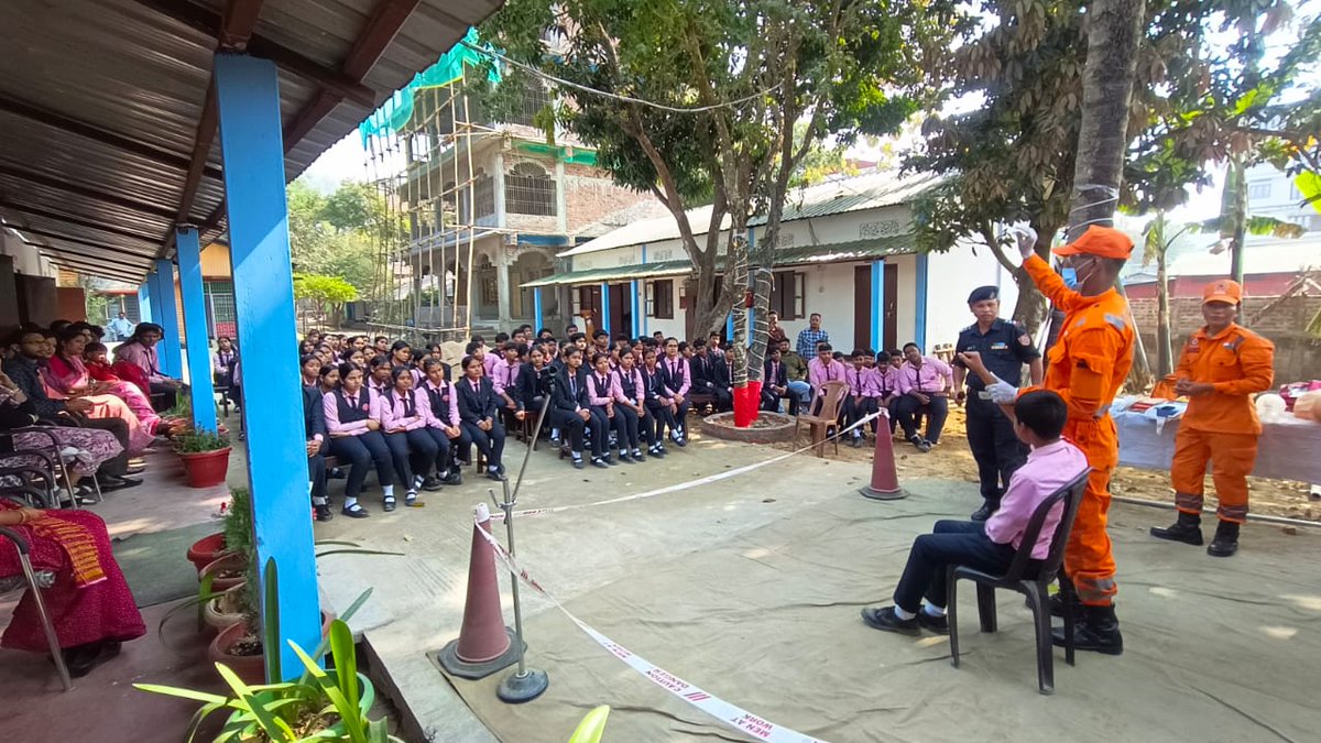 01NDRF's tweet image. Strengthening young minds with the spirit of preparedness through #schoolsafety programs on Disaster Management at #kamrup #assam. #आपदा_सेवा_सदैव_सर्वत्र 
@NDRFHQ
