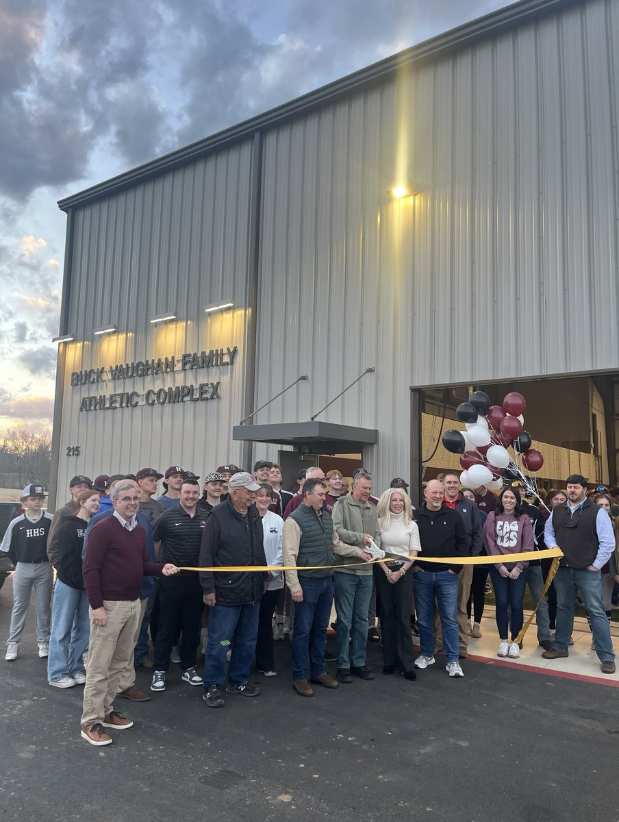 KincoBuilds's tweet photo. Congratulations to the Huntsville School District on the grand opening of the Buck Vaughan Family Athletic Complex, their new indoor baseball and softball practice facility! The project also included new outdoor softball and baseball practice fields. https://t.co/QGOcmpGndN