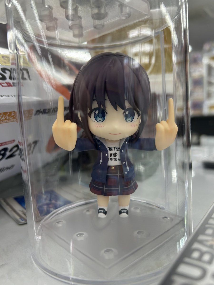kosuke_dm's tweet photo. 友達のねんどろいど余りにもロック https://t.co/hItISoUd4Z