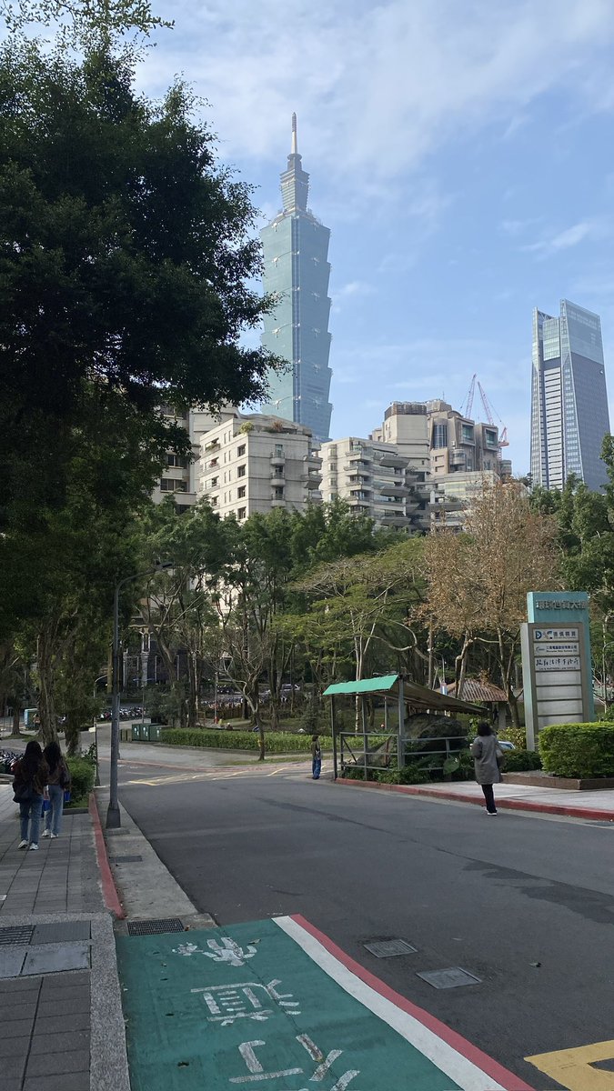 คนส่วนมากเค้าแวะไปตึก 101 เพื่อทำไรกัน ส่วนฉันแวะซื้อทาร์ตไข่กลับบ้านเฉยๆ😂