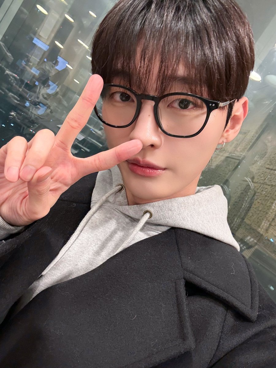 Official_YJS_'s tweet photo. [#오늘의윤잘생]

월요일마다 자동 힐링 버튼 ON✨
오늘도 러브게임으로 행복 충전 완료!
다음 주에도 함께해요🌼

#윤지��� #YOONJISUNG
#SBS파워FM #박소현의러브게임 https://t.co/xT6WOscUGS