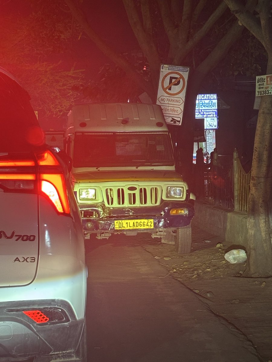 hitrawat's tweet photo. @TrafficGGM traffic jam due to wrong parking Nehru market Gurgaon https://t.co/AlzANMHGus