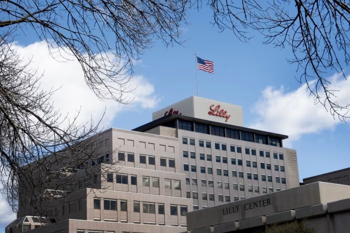 StockMKTNewz's tweet photo. Eli Lilly $LLY announced today the 🇺🇸 FDA has approved a 

"label expansion for Zepbound (tirzepatide) to include the four-dose single-patient use KwikPen that delivers a full month of treatment in one device" https://t.co/L8vrSBZiPW