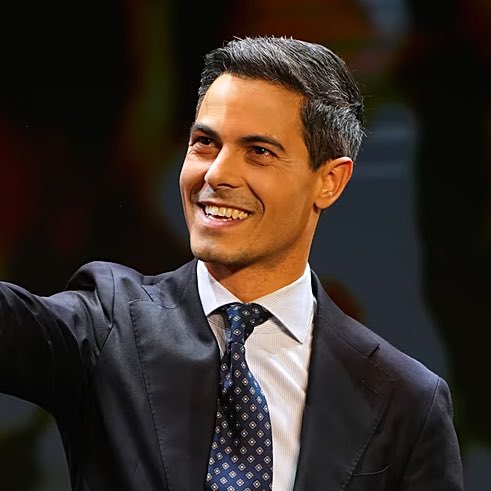 fedeebongiorno's tweet photo. 🗞️ Rob Jetten se convierte oficialmente en Primer Ministro de los Países Bajos, siendo el más joven y el primero abiertamente gay en la historia del Estado

El argentino Nicolás Keenan, jugador de hockey, será el Primer Caballero https://t.co/1z0AM9bFur