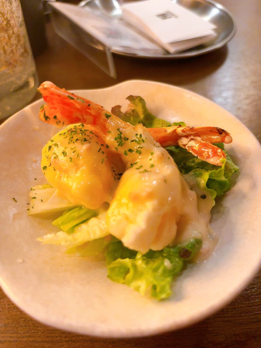 最近お気に入りの天満の立ち飲み
ウツロヒ
前菜盛り合わせハーフ580円が
魚肉野菜ポテサラとどれも美味けりゃバランスも良し！！！
これだけで来る価値ありあり！
ドリンクは立ち飲みにしてはやや高めかもですが、天満にしては意外と導線外のとこにあるので人も少ない可能性大のお気に穴場酒場！！！