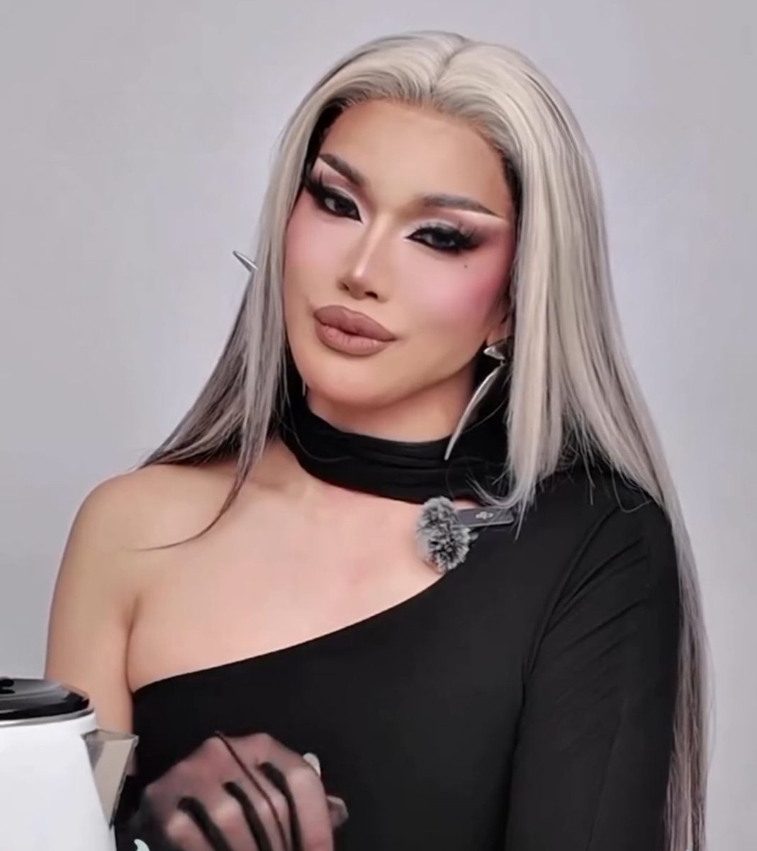 na para bang korean actress yan siya