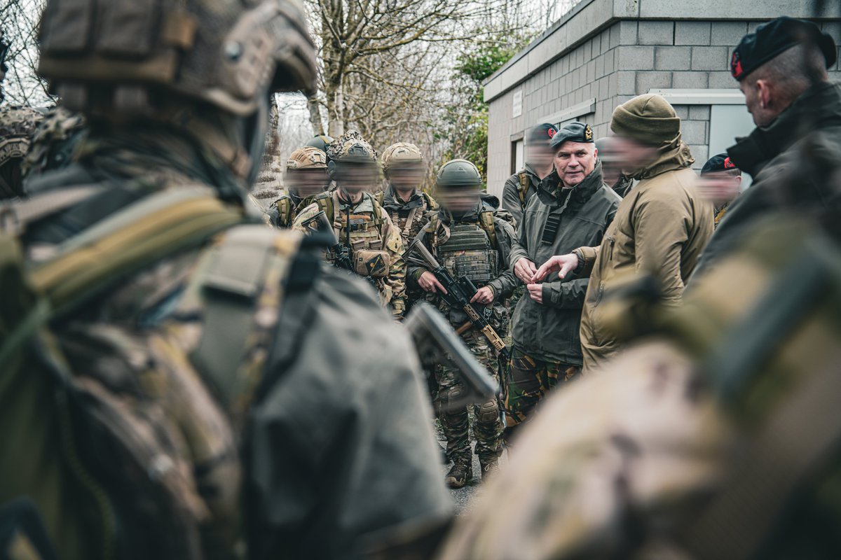 Generaal Onno Eichelsheim tweet media