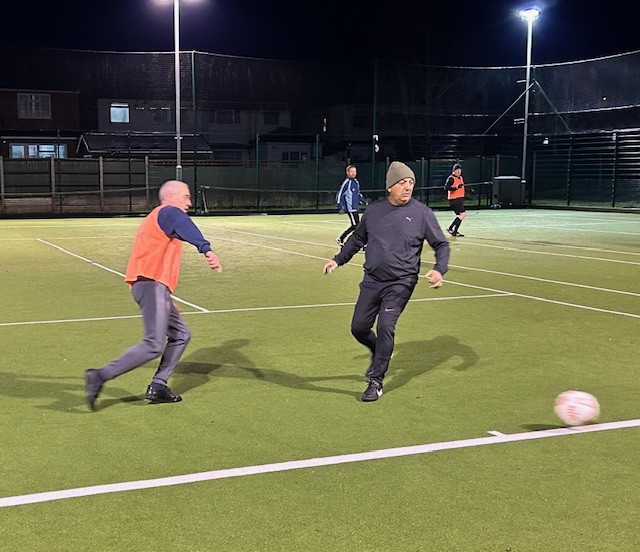BirminghamWFC's tweet image. FANCY A KICK ABOUT AFTER WORK? OVER 40'S WALKING FOOTBALL A SAFER WAY TO CONTINUE PLAYING THE GAME YOU LOVE. PLAY AT @BeechcroftTMC £5 PAY AND PLAY⚽️BOOK HERE - bookwhen.com/mpsports 📱 0121 796 1330 FOR MORE INFO #hallgreen #OVER40 #over50 #over60 #meetnewfriends