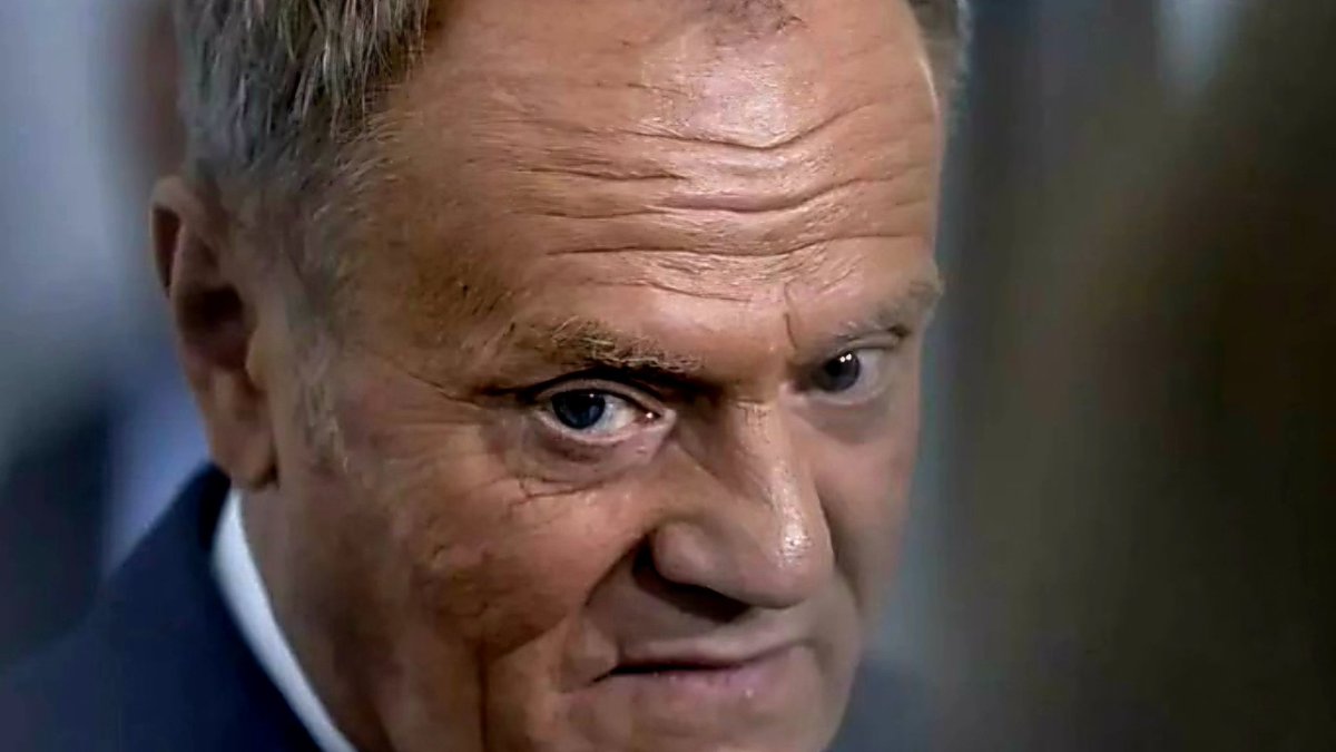 Prawdopodobnie Tusk dostał ultimatum, jeżeli nie przepchnie kolanem SAFE w RP to  może zapomnieć o jakiekolwiek ciepłej posadzie z immunitetem w KE na zakończenie kariery. 
Stąd ta sraczka i wycie w KO13XII. 
😎😎😎