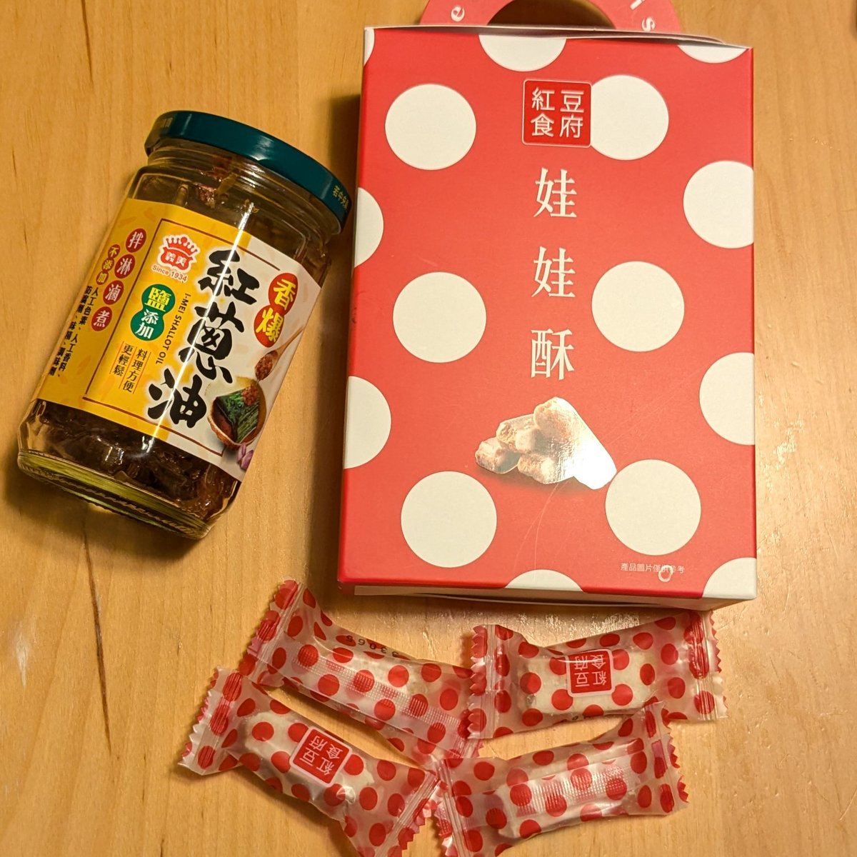 manami's tweet photo. 台湾のお土産をもらった。私が葱好きなことを覚えていてくれていて嬉しい！お返しに大阪名物を送りたいけど、何がいいかな？ https://t.co/AOBjZgnqqo