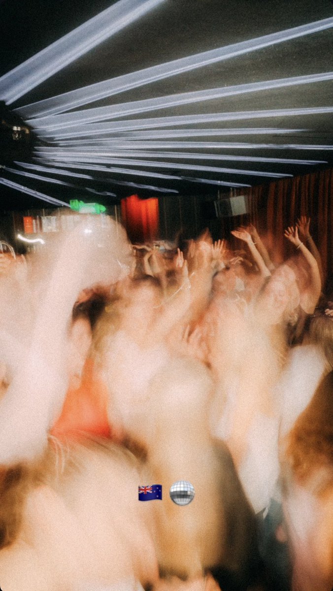Harry via Instagram Stories: 🇦🇺🪩