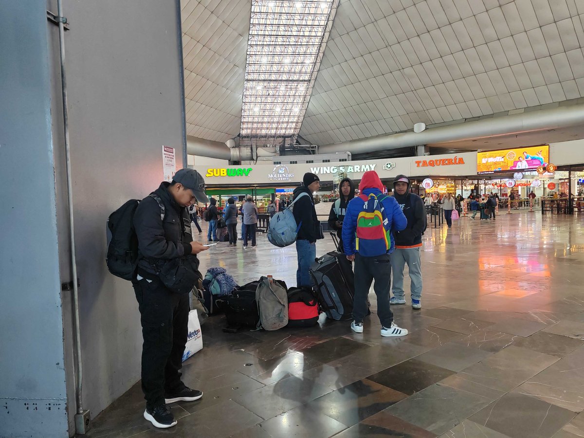 Continúan cancelaciones en la Central de Autobuses del Norte, CDMX

Los destinos afectados al occidente y Bajío incluyen: Guadalajara, Arandas, Tepic, Mazatlán, Sonora, Culiacán, Tijuana, Michoacán, Zacatecas y Guanajuato.

Corridas hacia el Golfo y destinos como Pachuca,