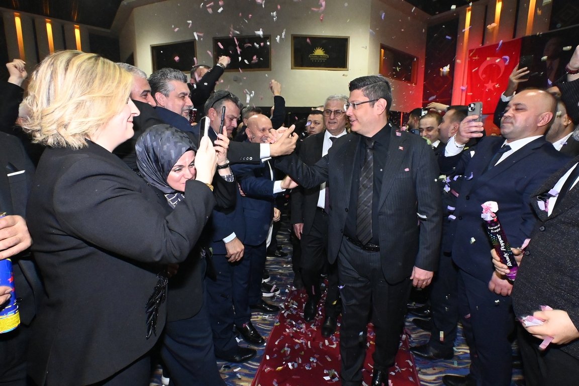 AltundagUysal's tweet photo. Genişletilmiş Temsilciler Meclisimizi, Yönetim Kurulu ve Başkanlar Kurulu üyelerimiz ile işyeri sendika temsilcilerimizden oluşan 1500 kişilik büyük bir katılımla Ankara’da gerçekleştirdik. https://t.co/TvTrXzqQ0T