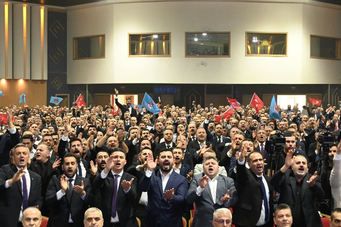 AltundagUysal's tweet photo. 2026 yılını Sendikamız için “Örgütlenme Yılı” ilan ettiğimizi belirterek, büyük ve kapsamlı bir örgütlenme mücadelesi başlatacağımızı vurguladım.. https://t.co/p6grLJdjZ2