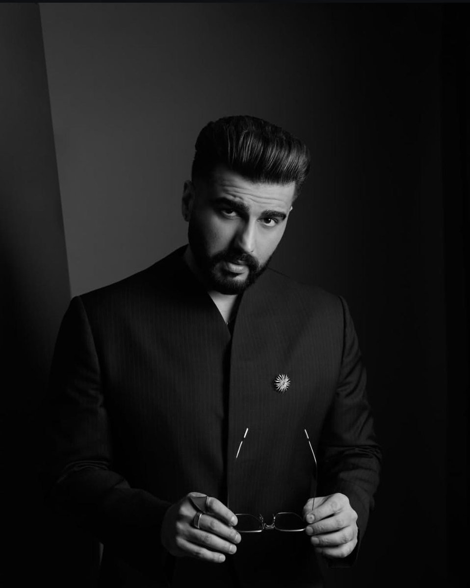 Monallisha_'s tweet photo. most people would have been sooo rude n arrogant with the trolling n hate but gotta give it arjun kapoor man took it on the chin n he has not lashed out on anyone . ya he might have called out sure but how is that even wrong ? there is a difference in being aware n shitting on the very people who watch you !!!! you can’t unsee a man who stands tall without screaming for validation . your silence won my heart bro .