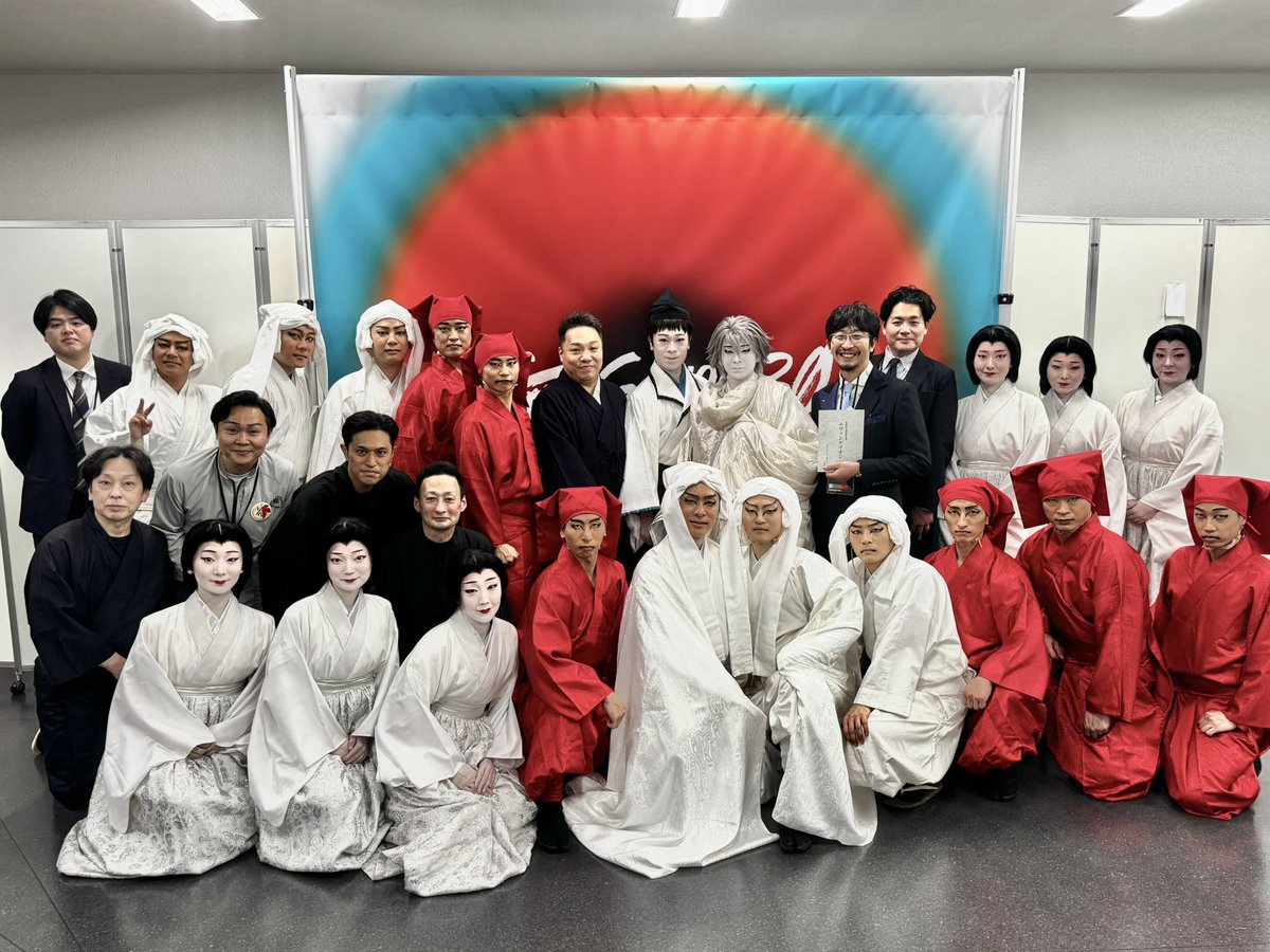 kichi1326's tweet photo. 「歌舞伎交響曲第急番 エヴァンゲリオン」
無事に務めることができました。

『エヴァンゲリオン』という大作アニメの30周年をお祝いする場に出演させていただけましたこと、とても光栄で、この目で見た景色は一生忘れません！

共演者の皆さん、演奏家さん、イベント関係者の皆様、関係各位、本日ご観劇下さった方、配信でご視聴くださいました方、誠にありがとうございました✨

左近さんと新しい歌舞伎に挑戦できたこともとても嬉しく、横浜アリーナの大きな舞台で宙乗りする姿を後ろから見守ることができ、色々と感慨深いものがありました。
(この思いはまたどこかでゆっくり話せたらと思います。)

兎にも角にも、無事に終えられてホッといたしました😮‍💨

ありがとうございました！！！

#エヴァンゲリオン
#エヴァフェス
#evafes
#エヴァ30
#歌舞伎交響曲第急番
#エヴァ歌舞伎
#渚カヲル
#尾上左近 さん
#碇シンジ
#上村吉太朗