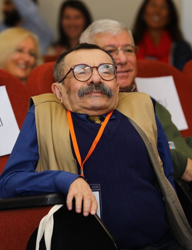 Güle güle büyük ustamız. Senden çok şey öğrendik. Türk Edebiyatının, Türkçenin gönlü kırık bugün.