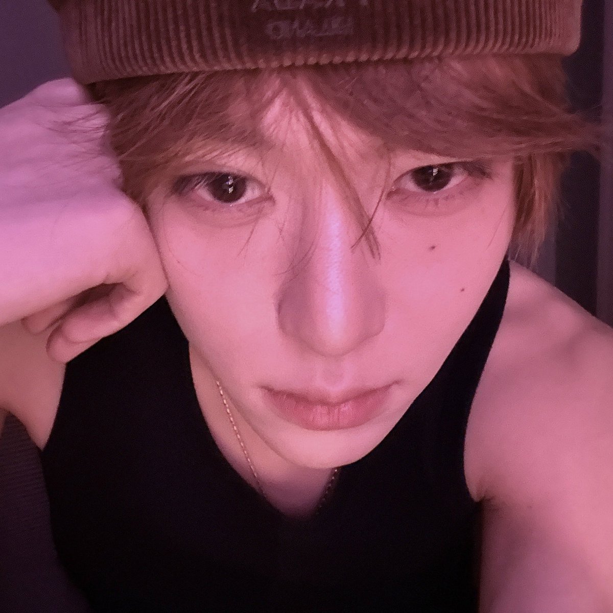 ถ้าไม่เอารูปมาเทียบกันจะไม่รู้เลยว่าโตขึ้นขนาดนี้ … เหมือนน้องกับพี่มากเลยอะ 😭

２０２３　　　　　　　　　　　　２０２６