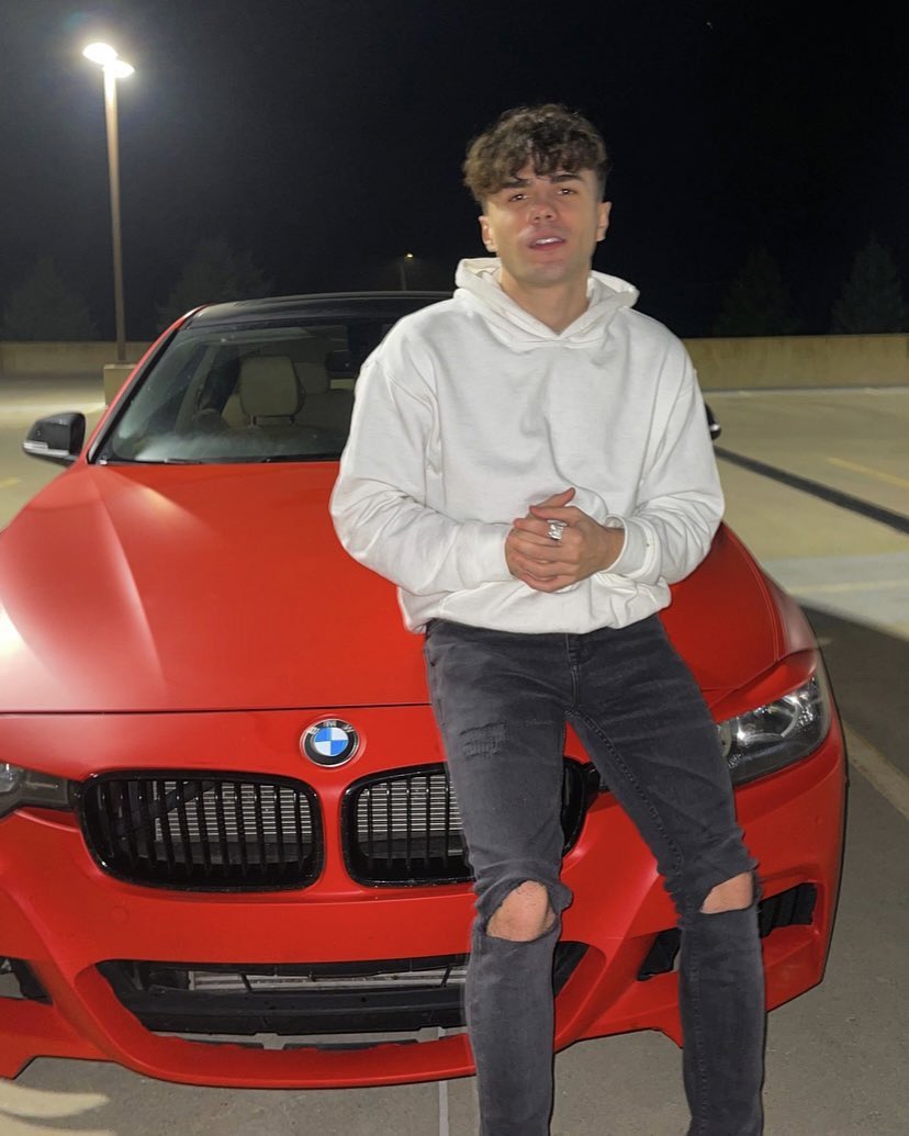 Breaking 🚨
Unverified reports are circulating that credit internet personality Cheesur with providing the tactical information necessary for the Mexican Military's alleged operation against El Mencho