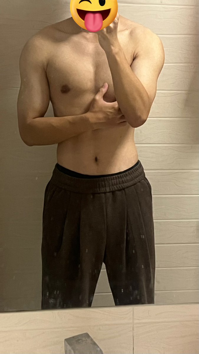 iporkk06's tweet photo. 清水一下 #黑袜大脚 #男大学生 https://t.co/DeqUH92UKz
