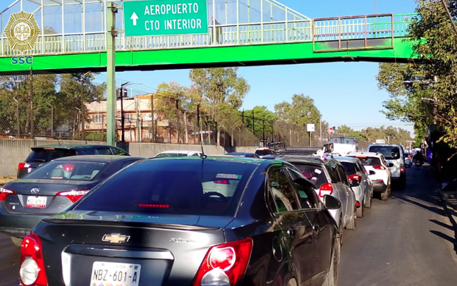 Mantiene carga vehicular sobre Eje 1 Norte desde Metro Pantitlán hacia el Blvrd. Puerto Aéreo.
