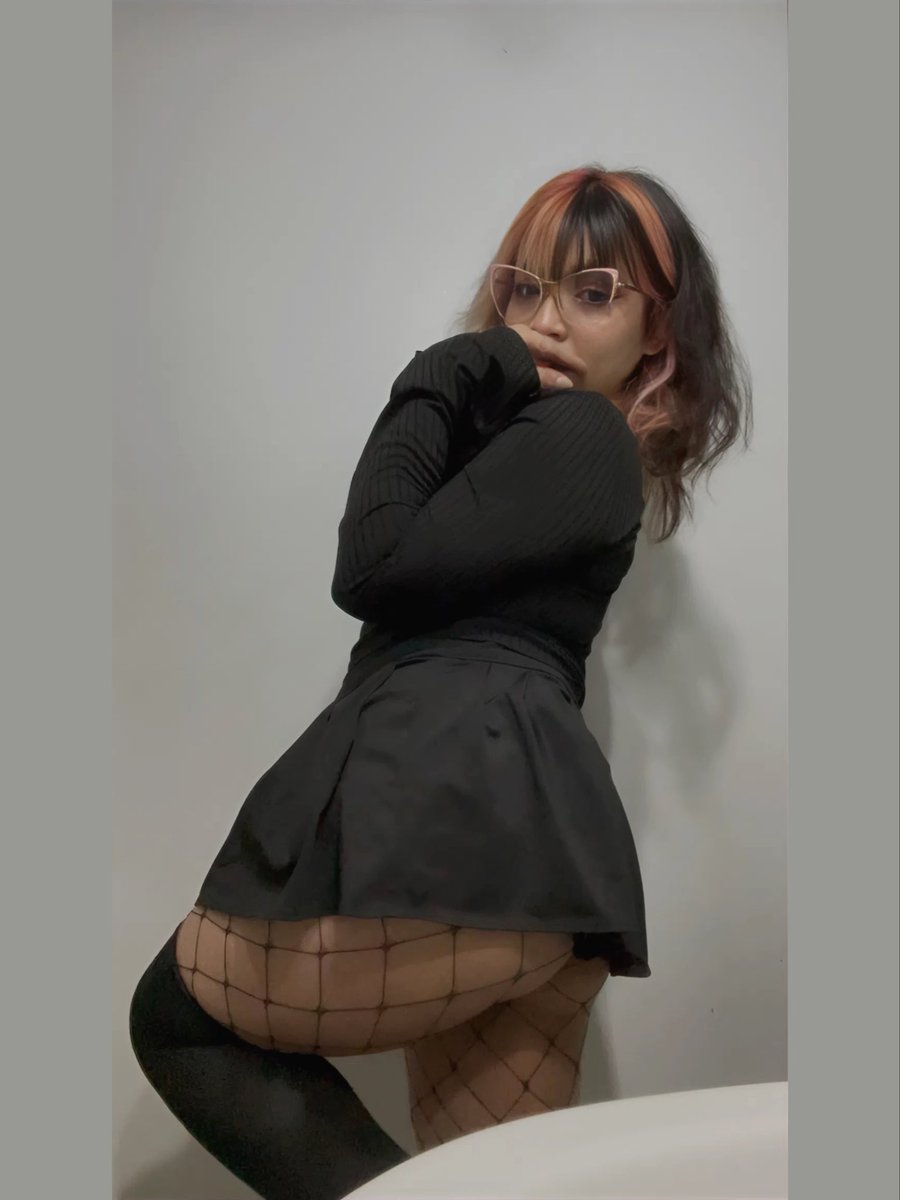 __strawnini's tweet photo. Buen Lunes 🍑✨💋 https://t.co/qypSHa3rbn