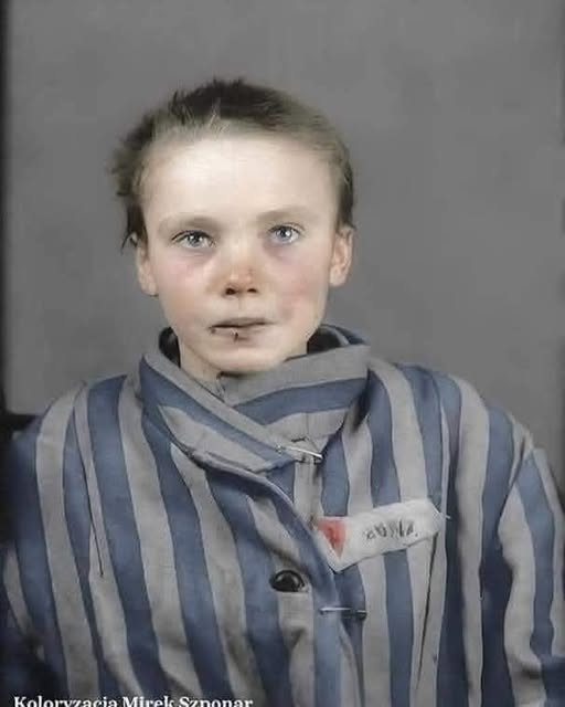 GENOCÍDlOS! 🚨Uma Memória da vergonha humana...e de outra vergonha humana.

Czesława Kwoka, menina polonesa de apenas 14 anos. Assassinado no campo de extermínio de Auschwitz em 18 de fevereiro de 1943, por meio de uma injeção letal de fenol diretamente no coração.

Momentos