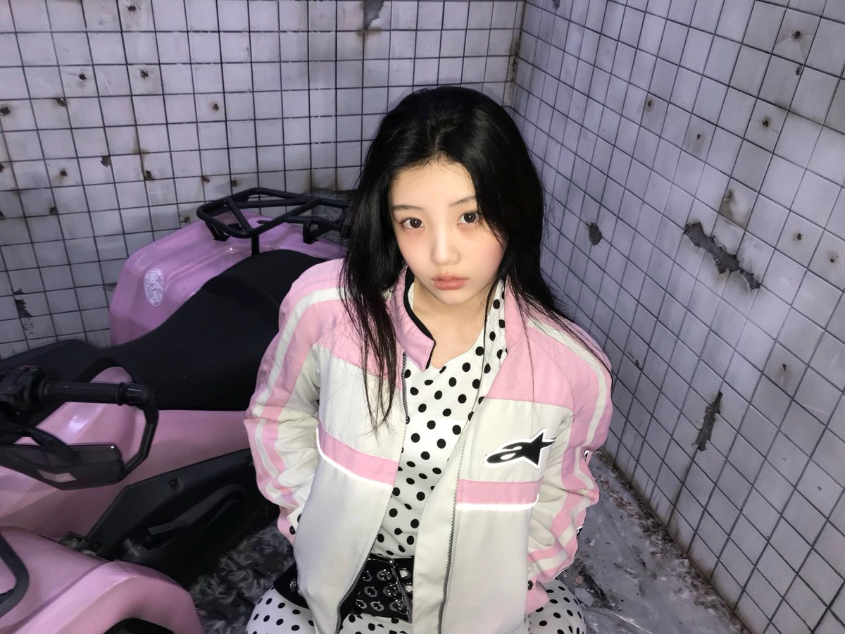 fromwonhee's tweet photo. 🐿️📸 250223 | 23:15 KST

“i realized there are a lot of Not Me photos i haven’t shown y/n~~~” https://t.co/BrM4Um4Wh0