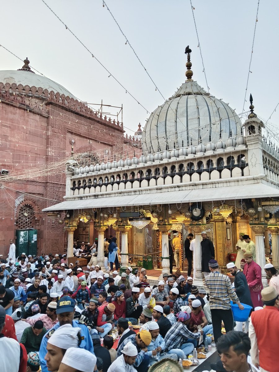 SyedAnisNizami's tweet photo. 5th Day of Ramadan 2026 at Dargah Hazrat Nizamuddin Aulia (R.A). For any information please contact on +919999804670 https://t.co/sQANty1Wog