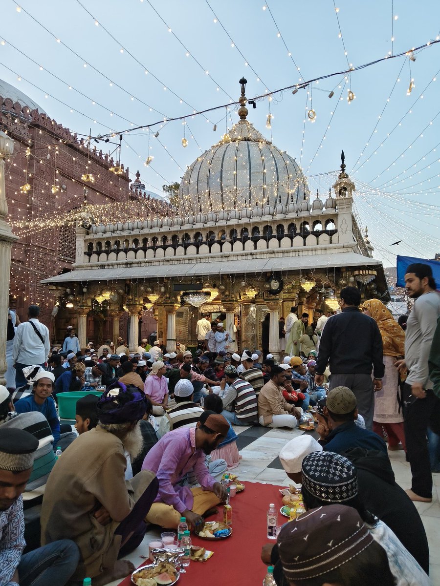 SyedAnisNizami's tweet photo. 5th Day of Ramadan 2026 at Dargah Hazrat Nizamuddin Aulia (R.A). For any information please contact on +919999804670 https://t.co/sQANty1Wog