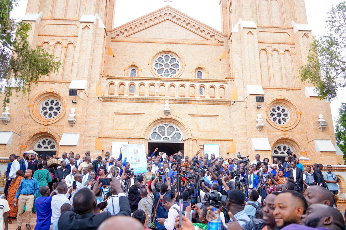 NUP_Ug's tweet image. Even when Article 29(1)(c) grants freedom of worship, the authoritative regime did not hesitate to block prayers meant to honor Dr. Kizza Besigye and other political prisoners. With no clear justification, the regime ordered the Archbishop to cancel the mass that was to be held