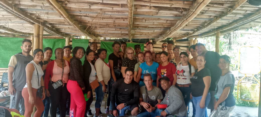 ¡Mérida vibra con Fidel! 🏔️🇨🇺 En un domingo diferente, nuestra Brigada se unió al Destacamento "100 años con Fidel". Juventud y experiencia unidas por la excelencia médica. ¡Su legado es nuestro motor para salvar vidas! 🩺❤️

#Fidel100 #CubaPorLaVida #Mérida #CubaCoopera