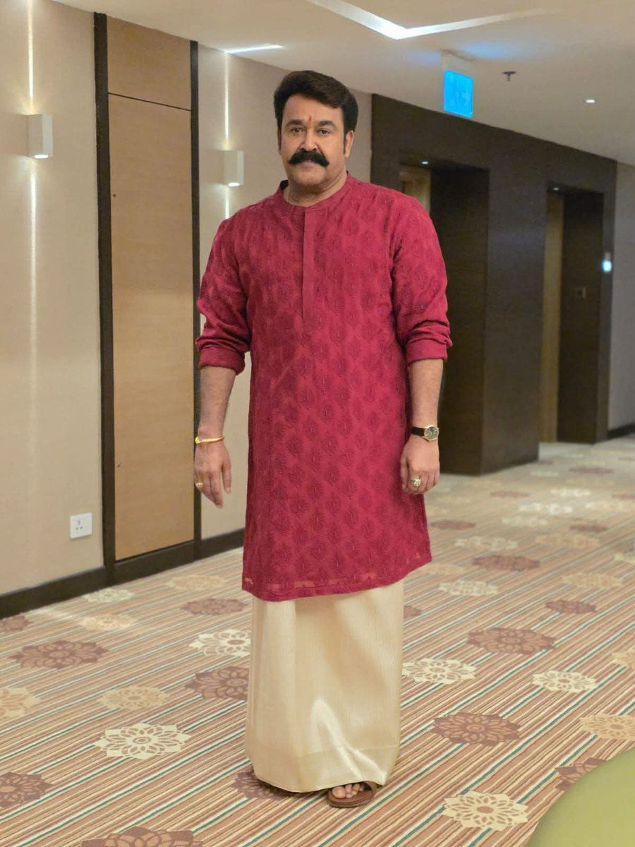 AkmfcwaState's tweet photo. ആറ്റുകാൽ ക്ഷേത്രത്തിലേക്ക്....🤩❤️ലുക്ക്....🥵♥️
@Mohanlal #mohanlal https://t.co/ySP5DrSnNp