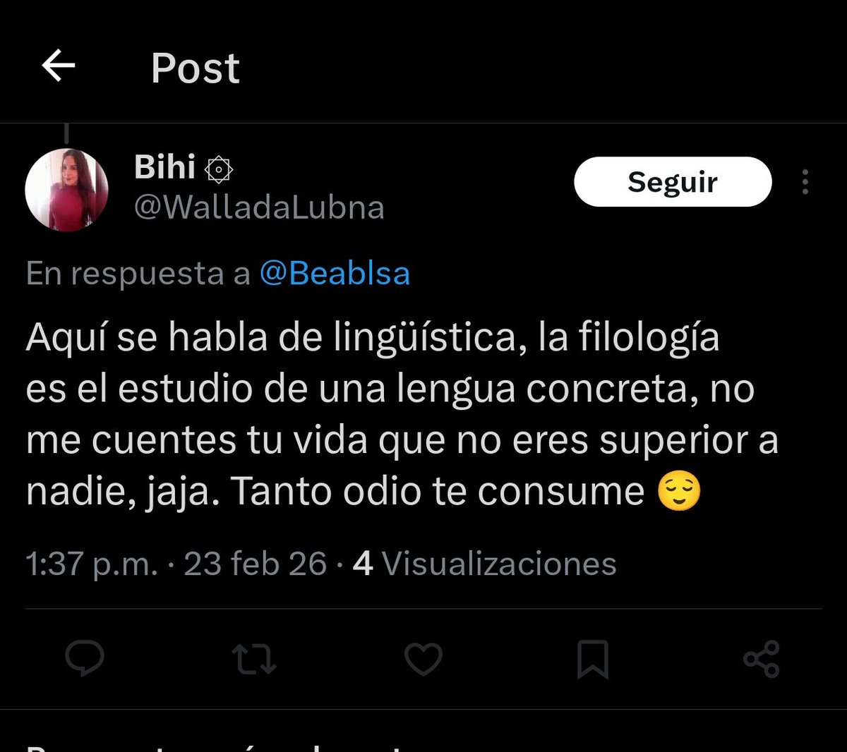 Pobre. Luego quieren que les tomen en serio. Si es que así es imposible. Que alguien le diga s esta ignorante en qué consiste la Filología Hispánica, porque anda bastante perdida.