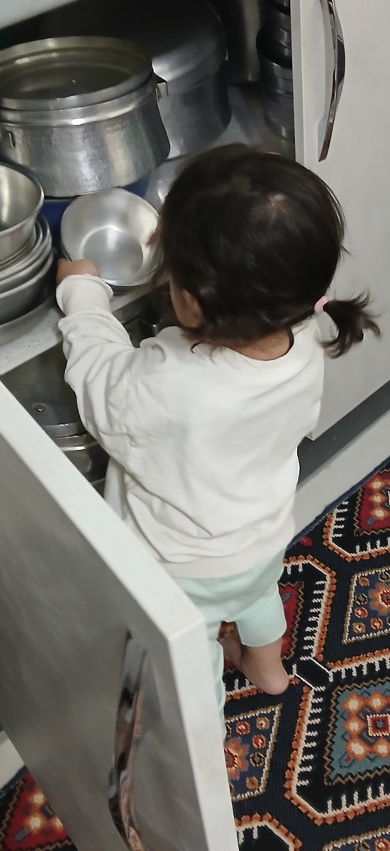 بی صدا شیطونی میکنه🥰