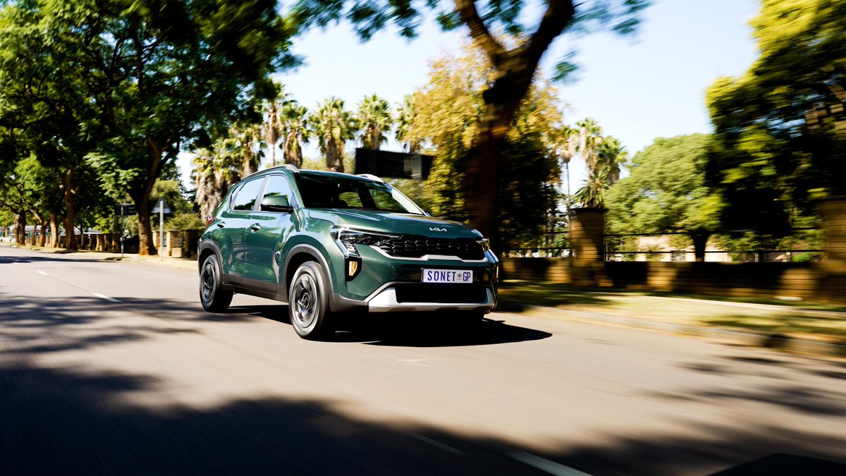 AutoTraderSA's tweet photo. Looking for a compact crossover that won't break the bank? We put the Kia #Sonet, Suzuki #Fronx, and Chery #Tiggo4Pro head-to-head to find out which has the lowest long-term running costs. https://t.co/zqAlSAAZRa https://t.co/rgAWcQQAwD