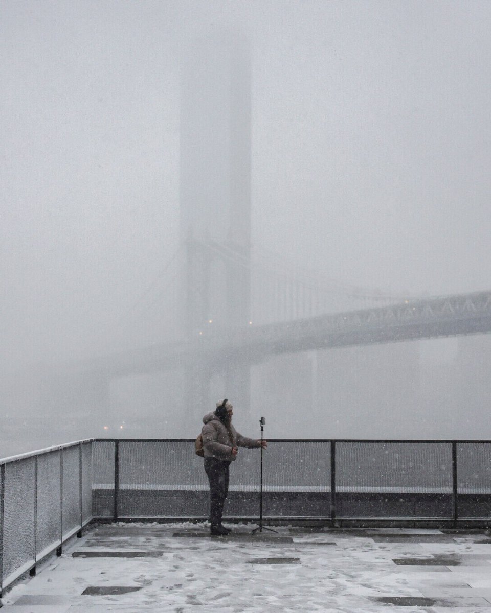 France24_en's tweet image. 🇺🇸❄️ A major #snowstorm has put millions in New York City and the US Northeast under travel bans and blizzard warnings.

Flights have been grounded, hundreds of thousands lost power, and officials warn travel is “nearly impossible.”

📸 Reuters 📍New York City