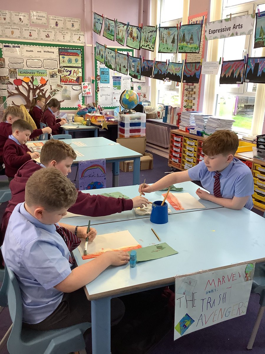 MrsCowanP4_5's tweet photo. P4/5 are using their painting skills as they create a watercolour background 🦖🦕 @TownheadPS #NewTopic #dinosaurs https://t.co/3d3ffzMf0s