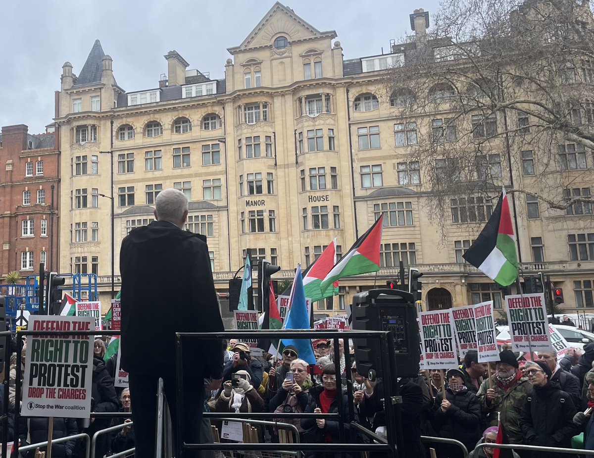 Jeremy Corbyn tweet media