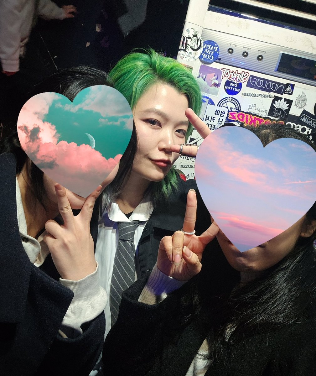 슬립오버 보컬(그리고 0.3기타) 탄도입니다!
함께 공연한 네 밴드에게도 너무 고맙고
소년만화 테마라 냅다 달리는 셋리였는데 즐겁게 같이 달려주신 관객분들께도 정말 감사드립니다!

두번째 걸라파에도 슬립오버로 함께할 수 있어서 행복했습니다
걸밴공연에는... 낭만이 있다...
#DoDoDo2후기