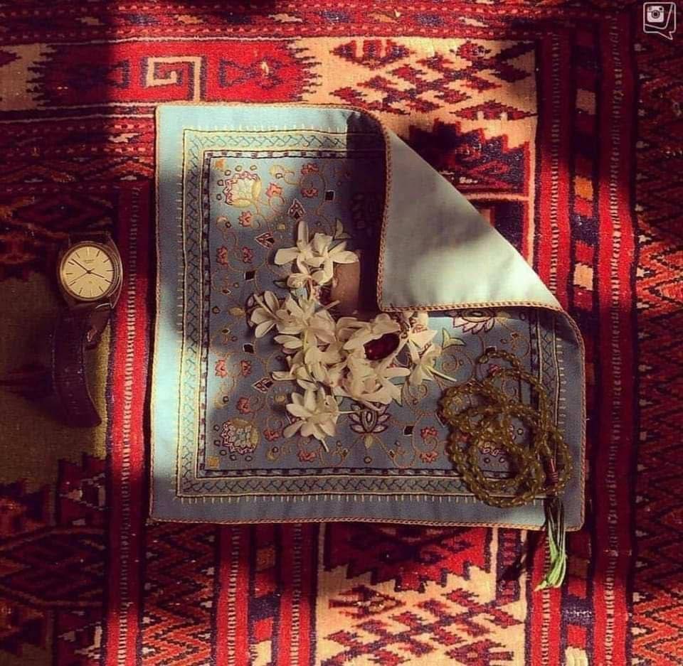 یا عَظیمَ رَجَائی لا تُخَيِّبْنی
إِذَا اشْتَدَّتْ فاقَتی
ای امید بزرگ من!
در وقتی که درماندگی‌ام 
سخت گردد ناامیدم نکن!

-دعای‌ابوحمزه‌ثمالی-

#سفره_ایمان
#جشن_رمضان