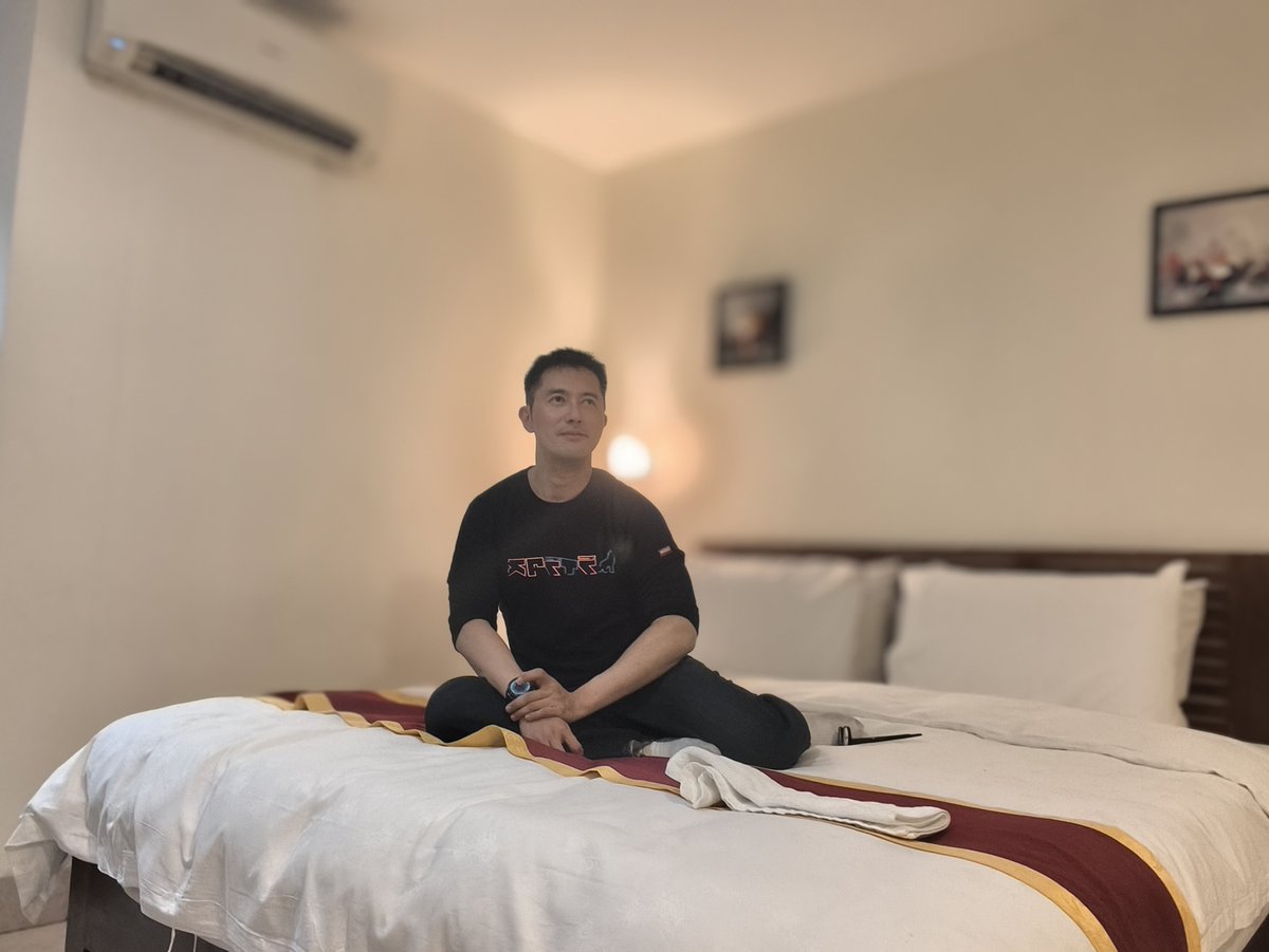 じゃあまず年齢を教えてくれるかな？