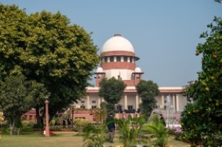 InformistMedia's tweet image. #SupremeCourt directs Environment and #Petroleum ministries to submit plan to shift all coal-based industries out of Delhi-National Capital Region, seek #stakeholder feedback.

Details here:
informistmedia.com/EquityWire/455…