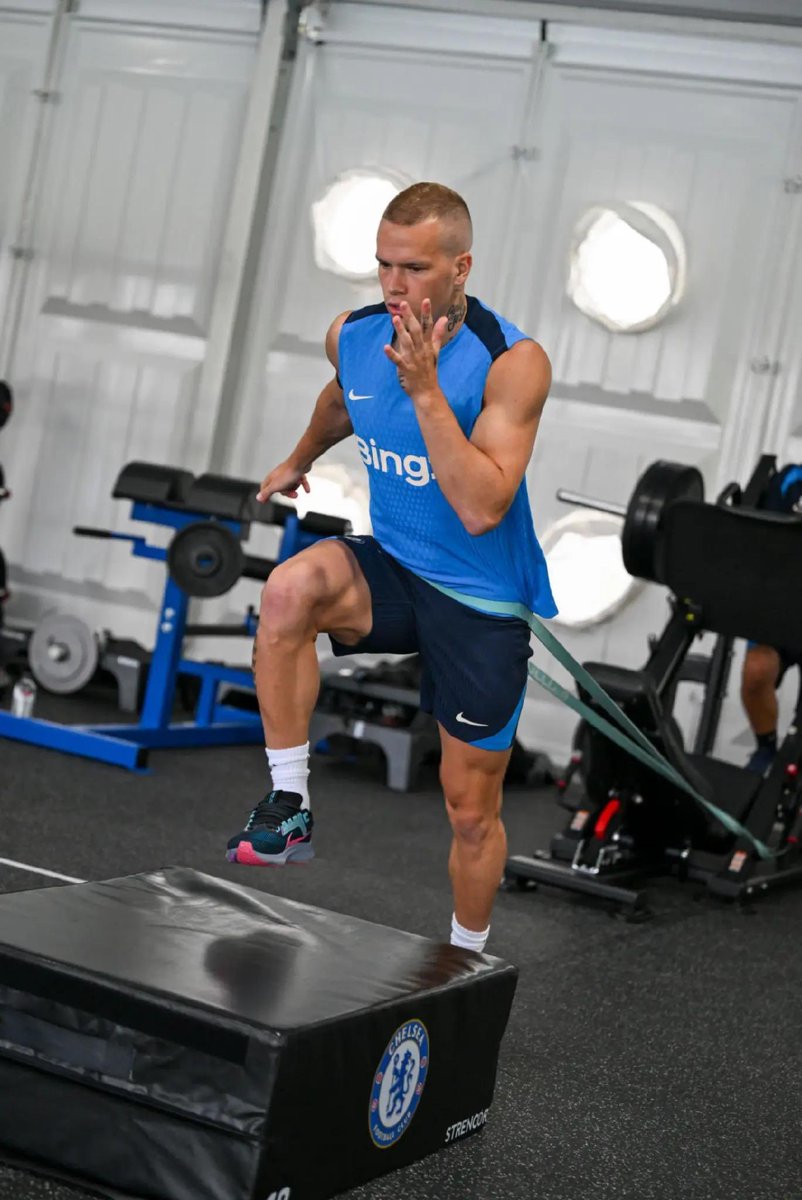 🚨Mykhailo Mudryk is back to Chelsea training📸