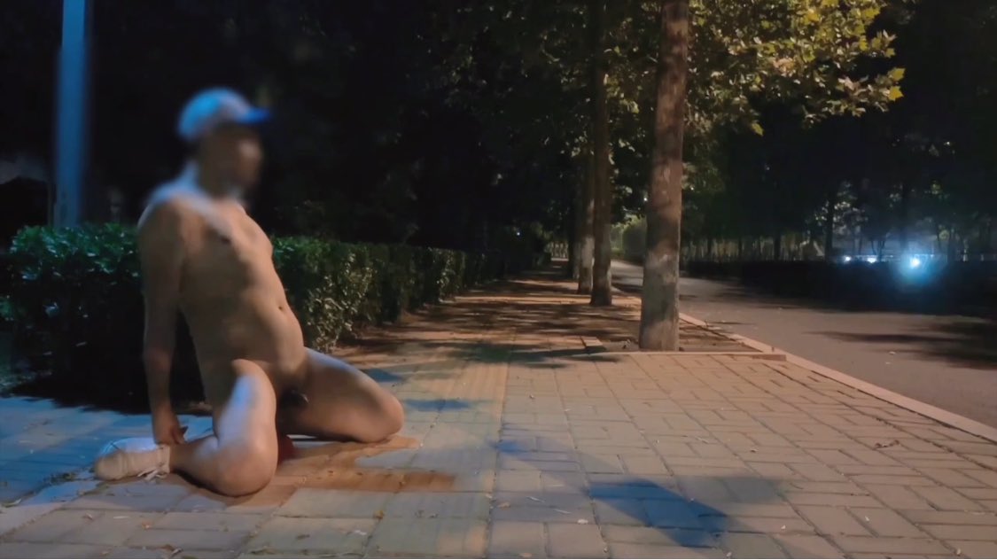 slutty_m1069 tweet media