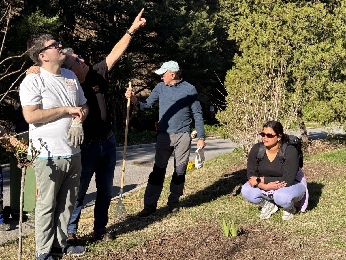 ViceInfraSosUGR's tweet photo. 🌳 Mejor calidad del aire, temperaturas más agradables, impacto en la fauna 🪲

👷‍♀️ Ya en marcha el plan de revegetación de alcorques en los espacios verdes de la #UGR

🤝 En colaboración con @ACCCGranada0 

💻 Noticia: https://t.co/ABdddpCxz8 https://t.co/DdIENhayvS